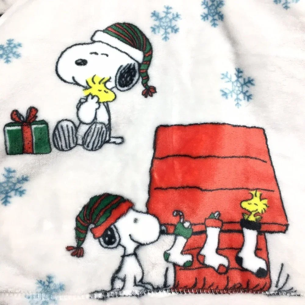 Peanuts Berkshire Christmas Stockings Snoopy Doghouse Throw Blanket Snowflakes
